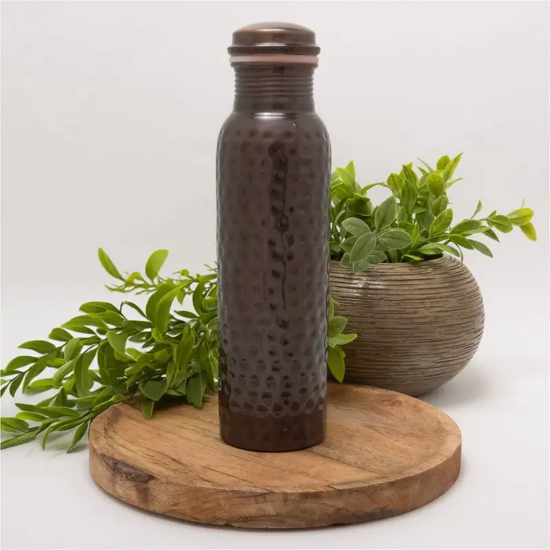 Ayurveda Specialist B.V. - Reine Kupferwasserflasche gehämmert antik ± 950 ml (schwere Ausführung)