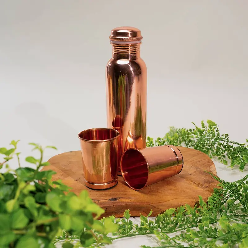 Ayurveda Specialist B.V. - Reines Kupfer-Set aus Flasche mit 2 Bechern glatt ± 950 ml