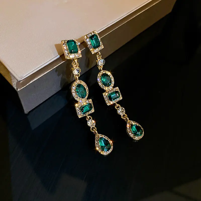 Blumen-Ohrringe mit Strass & Perlen