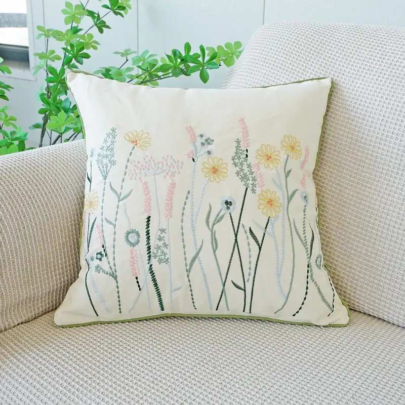 Blumenkissenhülle mit Stickerei