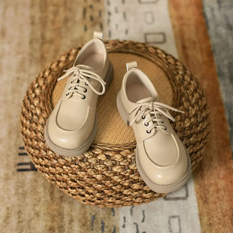 Britische Schnürschuhe aus Leder für Damen