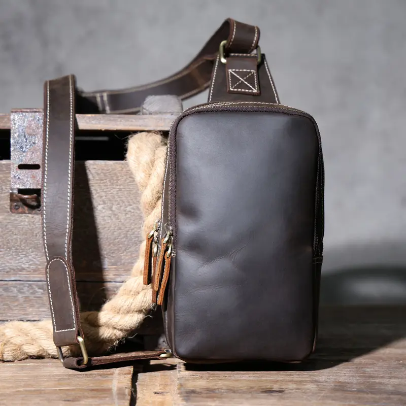 Brusttasche aus Vollnarbenleder