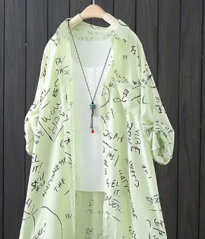 Chiffonbluse mit Schriftzug-Print