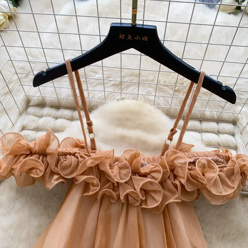 Damen Halterneck Top mit Spitze und Rüschen