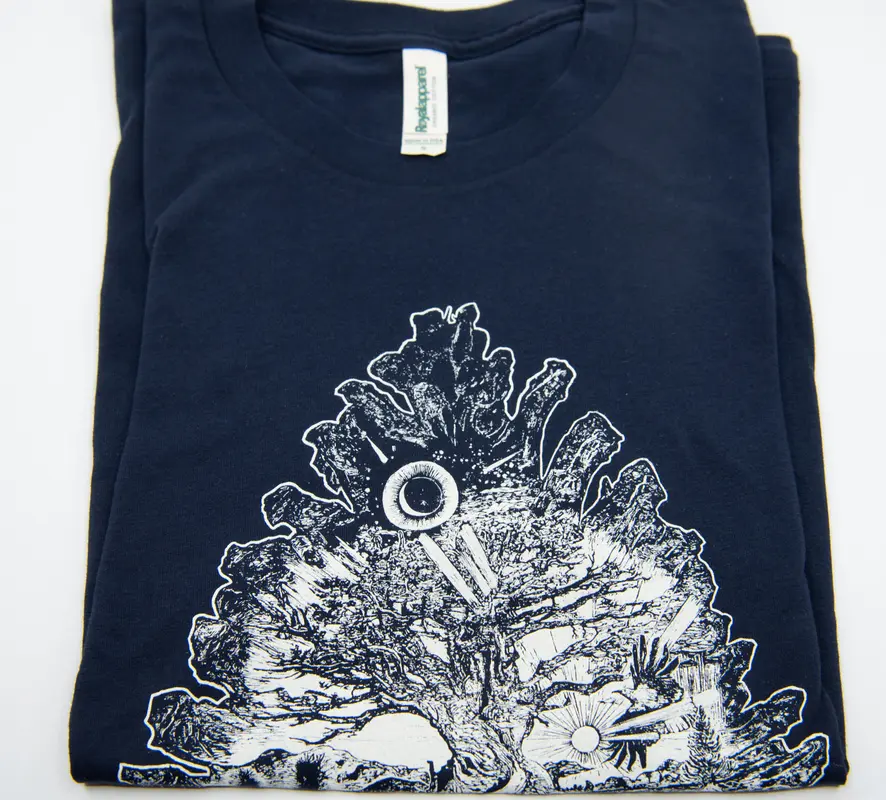 dbkprints - Bio T-Shirt Wurzelbaum des Lebens – Handbedruckt in Bern | 100 % Organic Cotton (Navy)