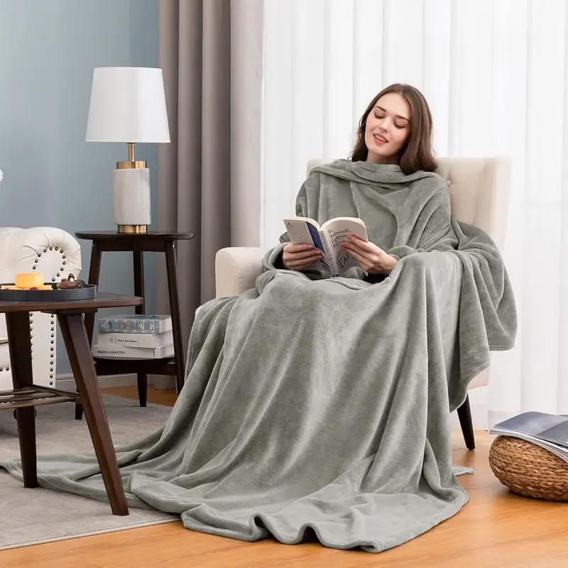Decke mit Ärmeln und grossen Taschen