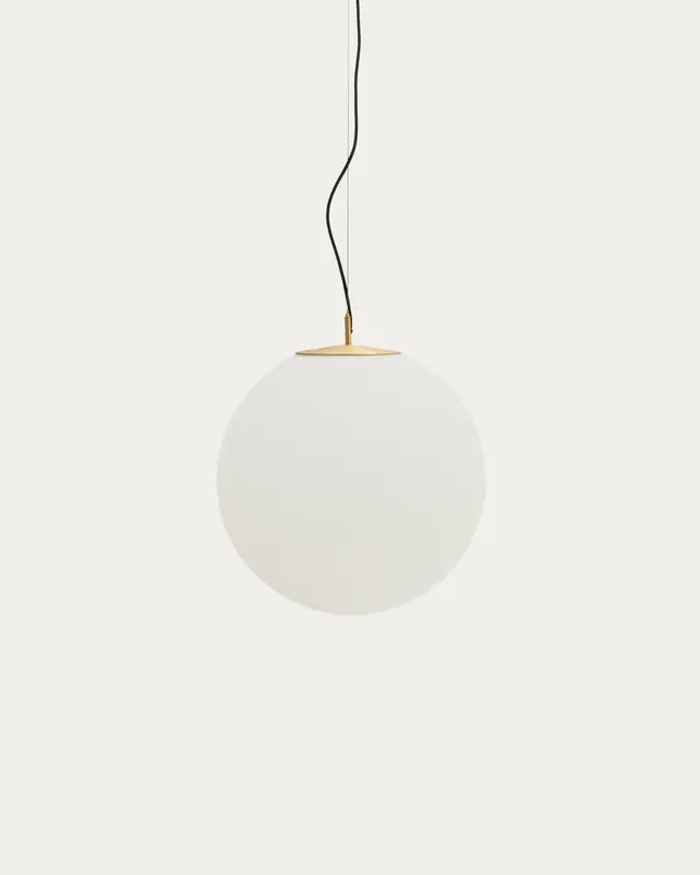 Deckenleuchte Brisia aus Metall mit gebürstetem Messing-Finish und einer mattierten Glaskugel Ø 50 cm