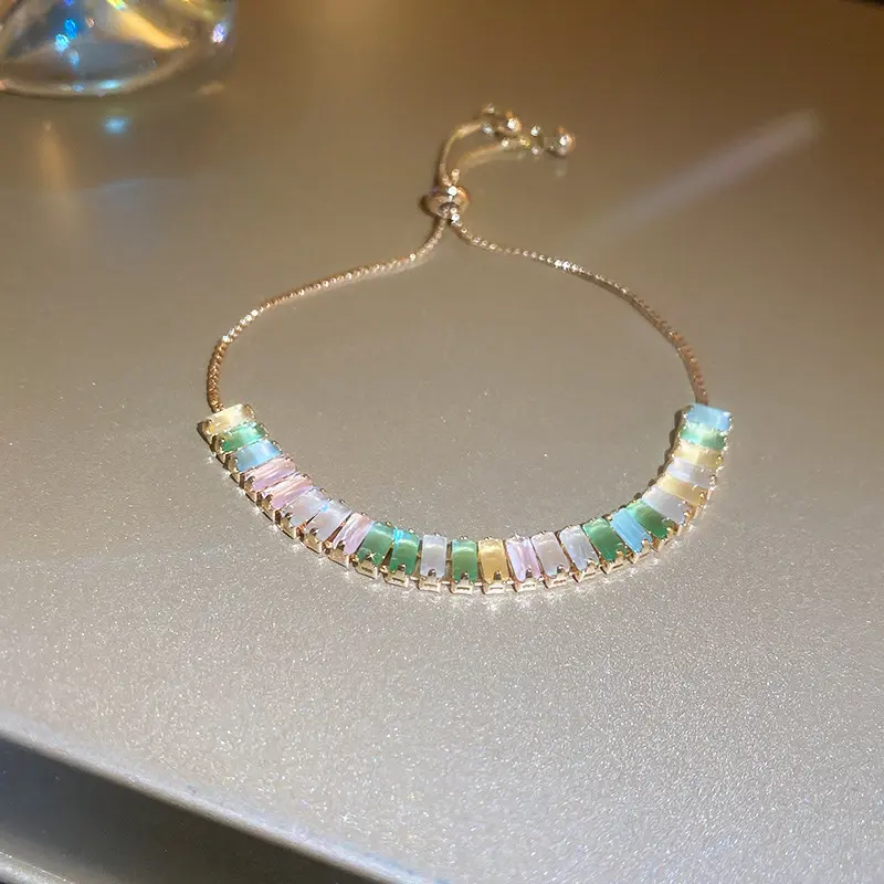 Diamantförmiges Zirkonia-Armband mit etherealem Glanz