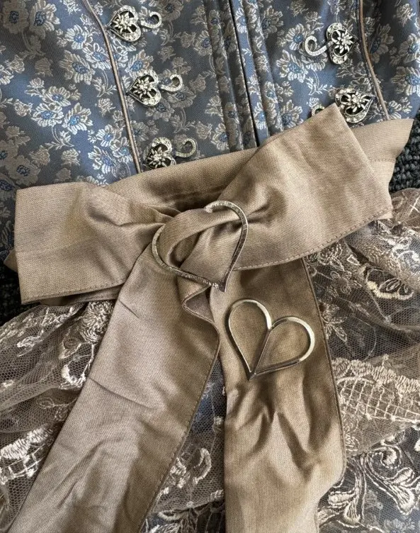 Dirndl Spange in Herzform