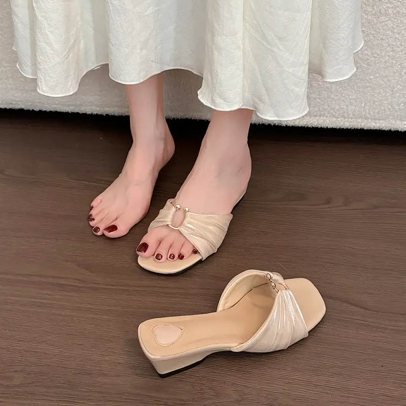 Elegante Plateau-Sandalen mit gerafftem Design