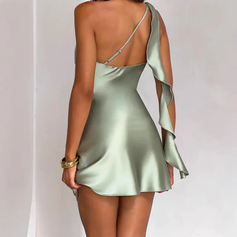 Elegantes, hinten offenes Kurzkleid