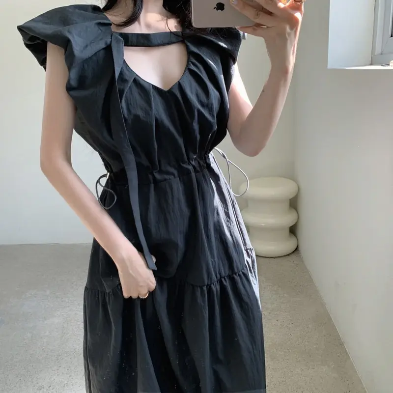 Elegantes Plissée-Kleid mit Rüschensaum