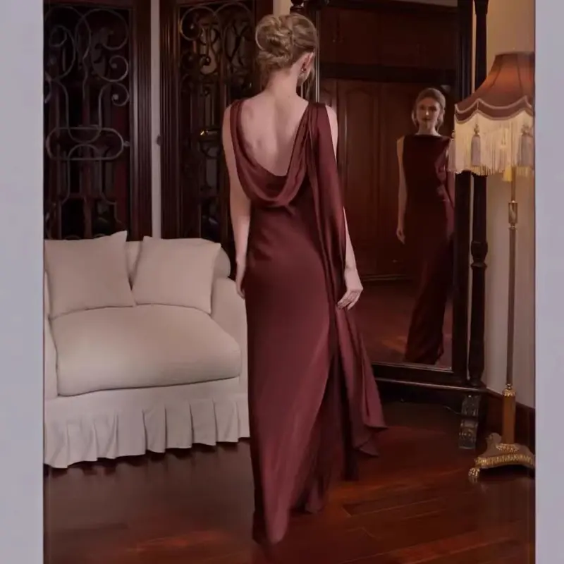 Elegantes Rundhals-Kleid mit Bindeband