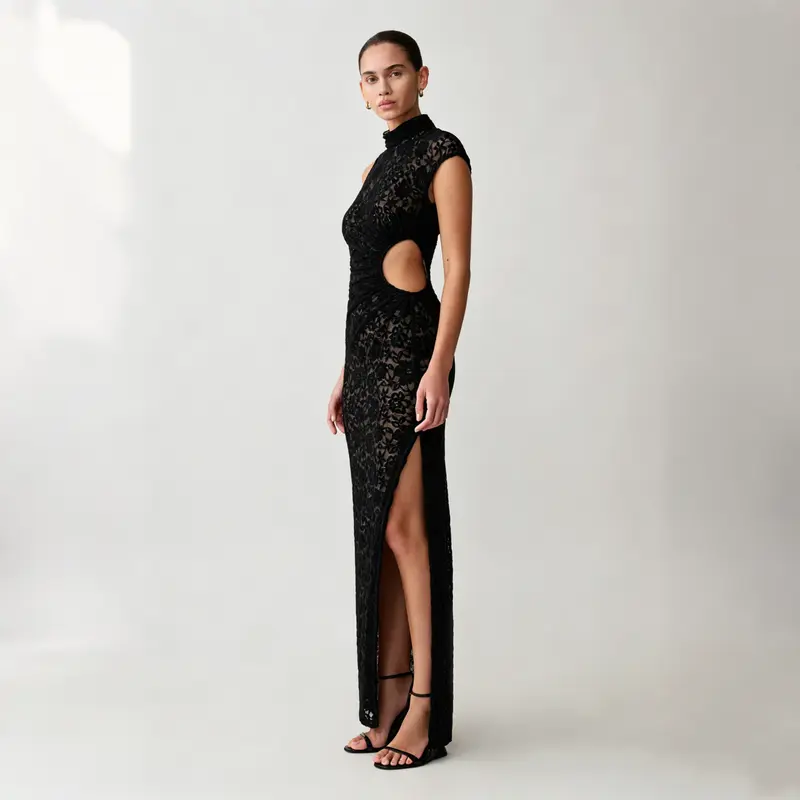 Elegantes Spitzenkleid mit Schlitz