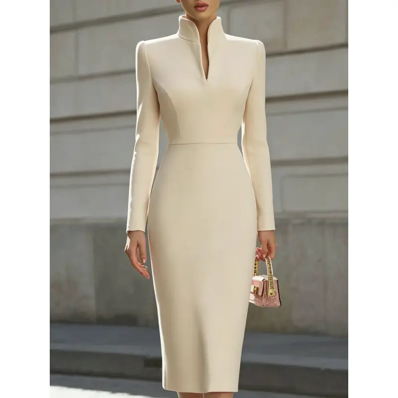 Elegantes Strickkleid mit Stehkragen