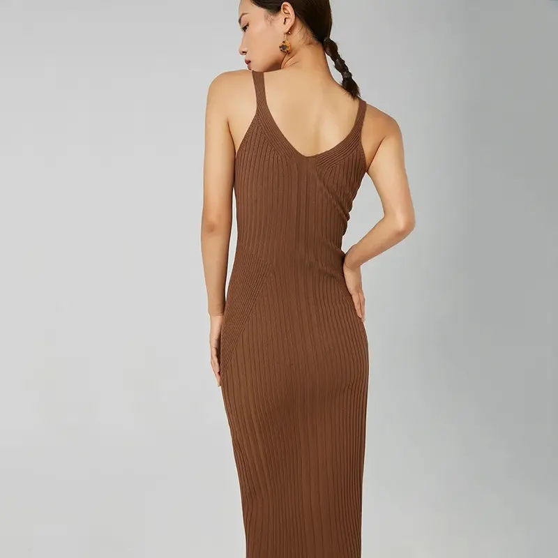 Eng anliegendes Strapse-Kleid