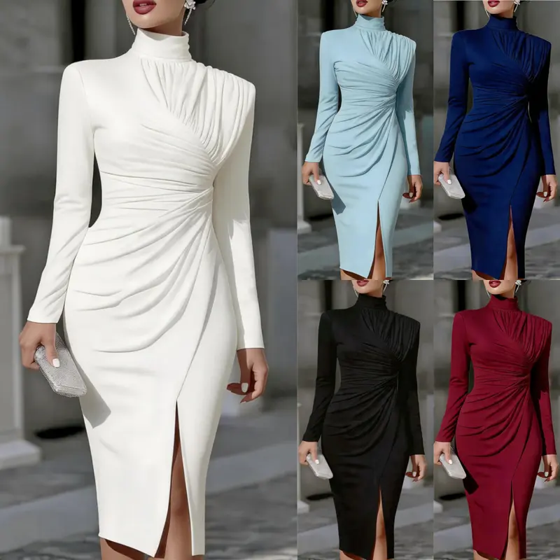 Enganliegendes Turtleneck-Kleid mit Falten