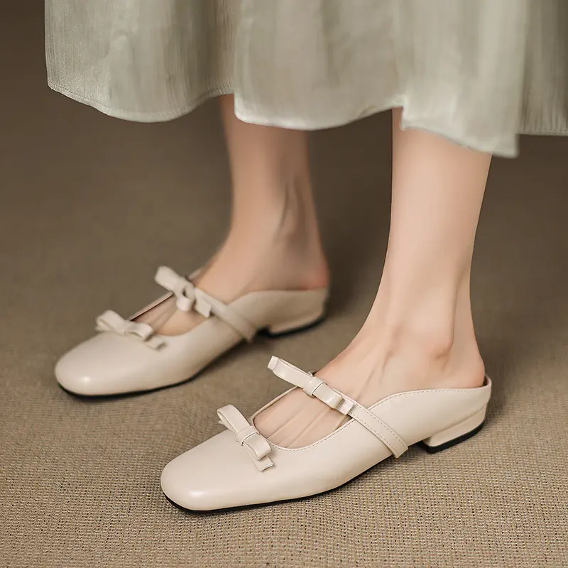 Flache Outdoor-Schuhe mit Schleife