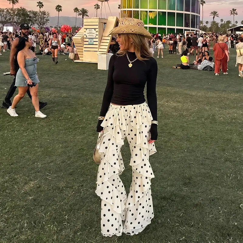 Gepunktete Cropped Hose mit Schnürung