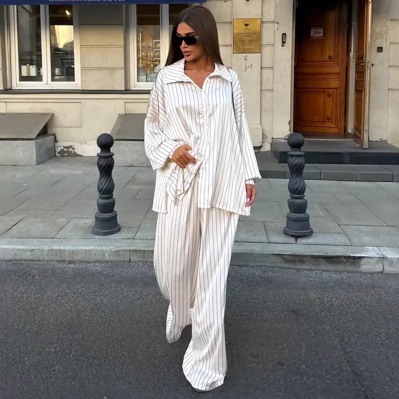 Gestreiftes Zweiteiler-Set mit Cardigan & Hose