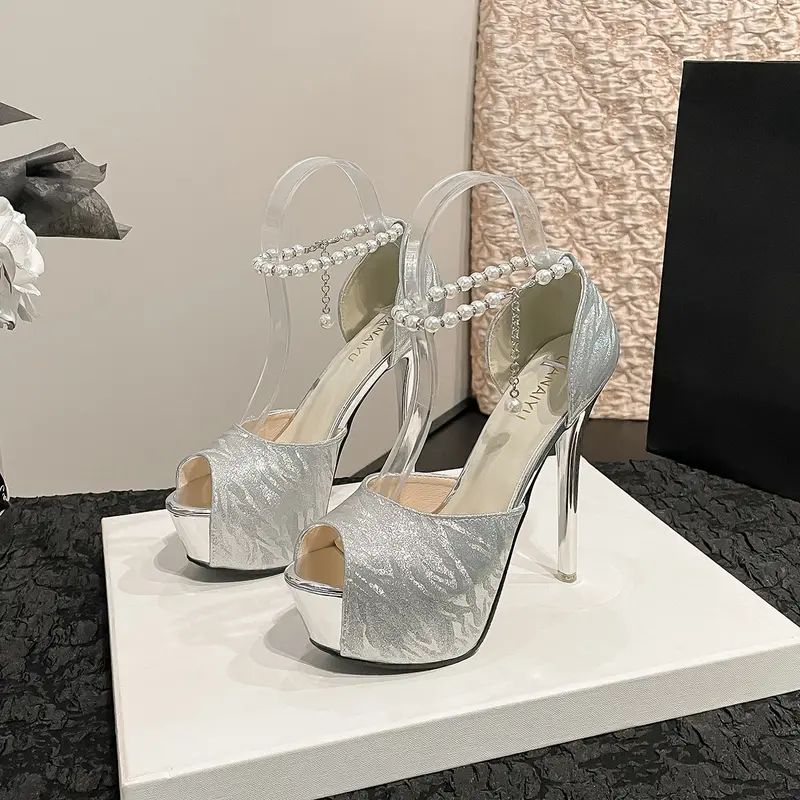 Glitzer-Sandalen mit Plateau und hohem Absatz