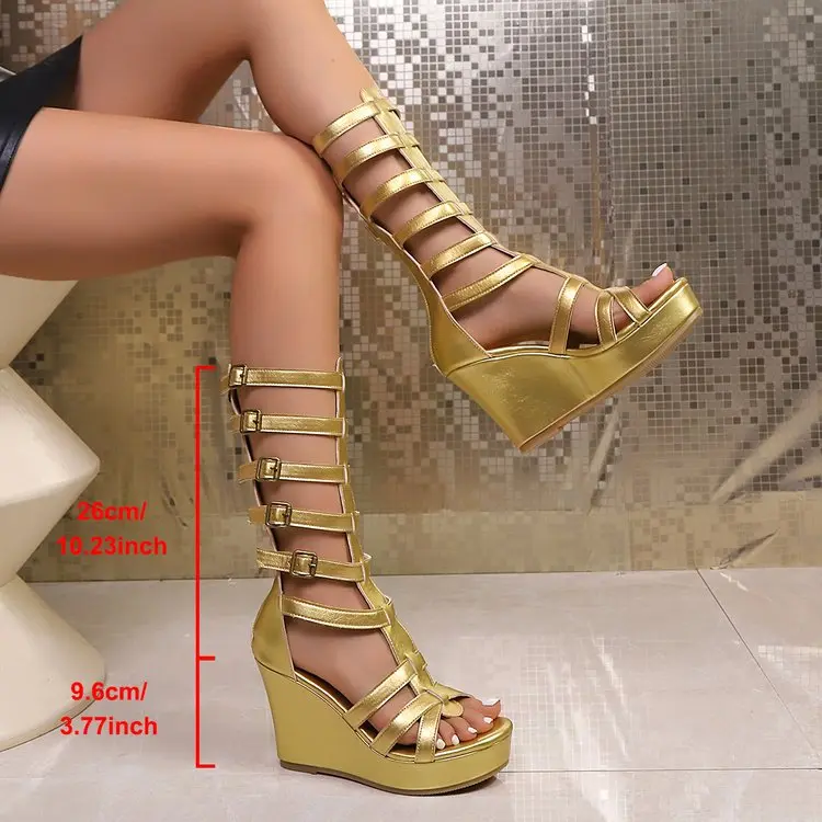 Goldene Gladiator-Wedge-Sandalen mit Riemchen