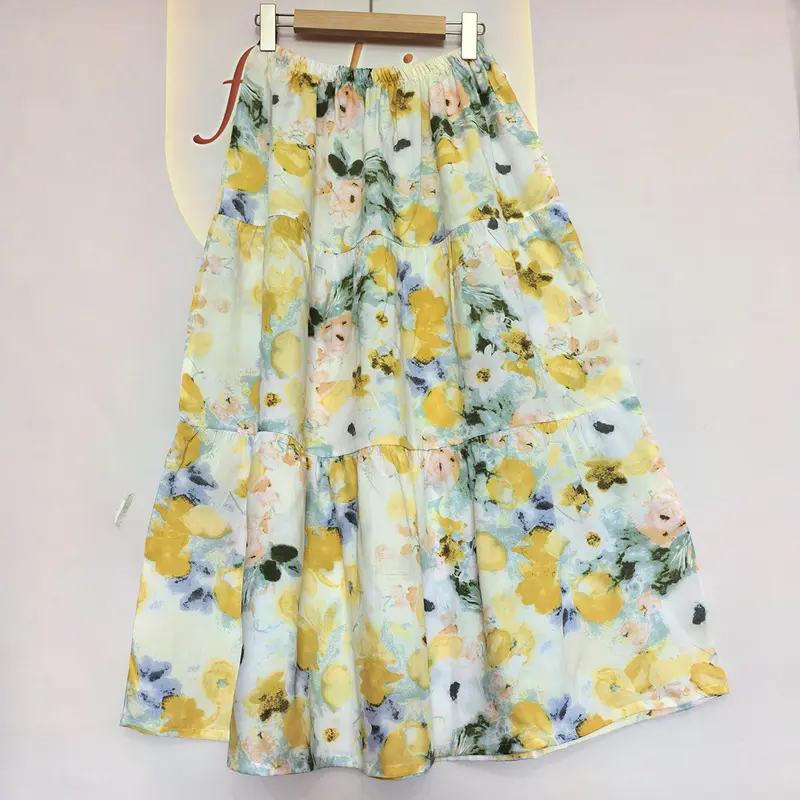 Halblanges Kleid mit Blumenmuster