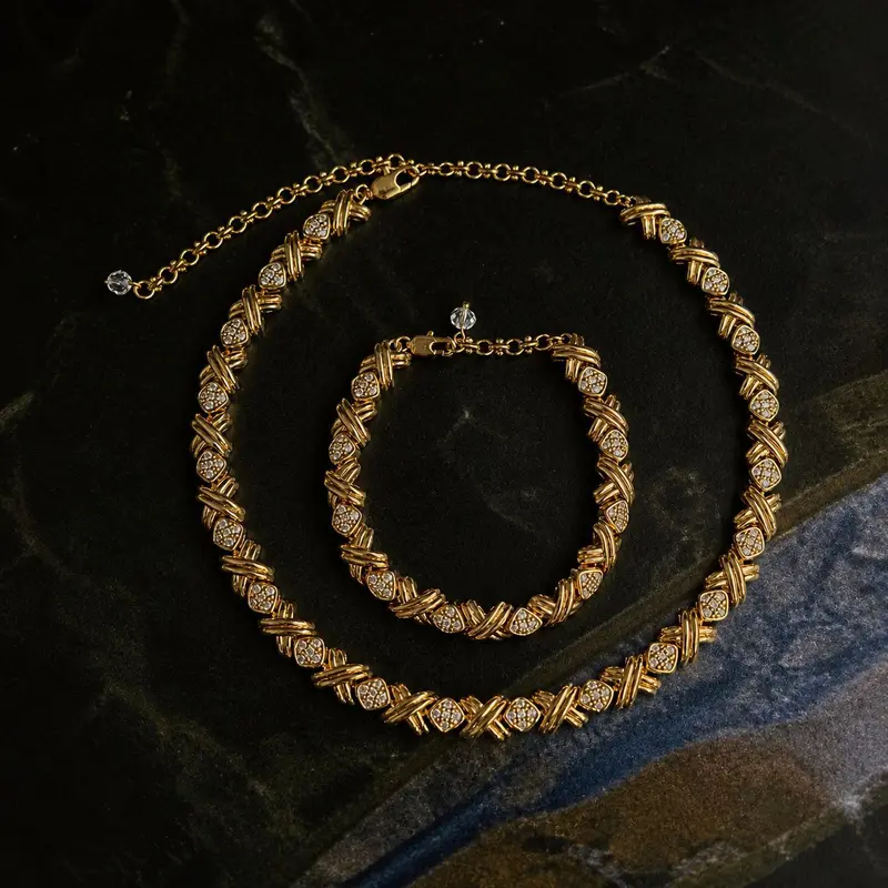 Halskette und Armband mit Diamanten