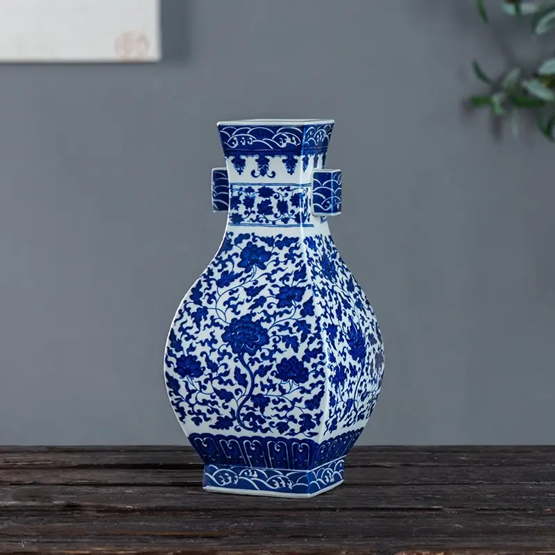 Handbemalte Keramikvase im Antik-Stil