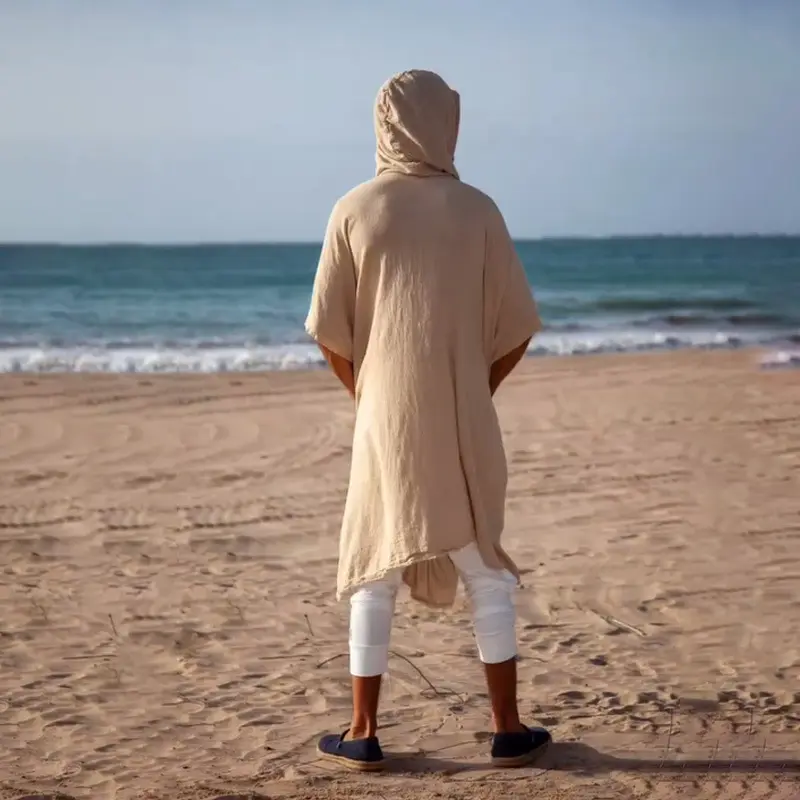 Herren-Strandshirt mit UV-Schutz und Kapuze