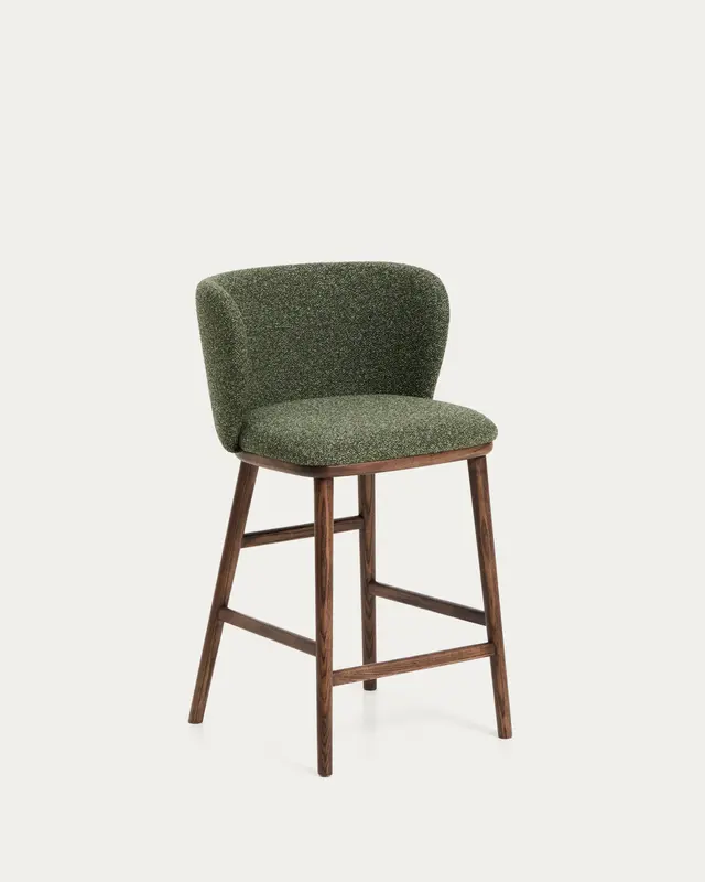 Hocker Ciselia in dicker, dunkelgrüner Chenille mit Beinen aus massivem Eschenholz mit walnussholzfarbenem Finish, FSC Mix Credit, 65 cm
