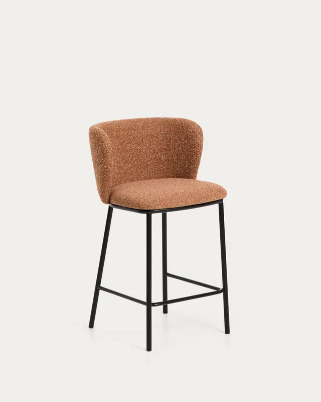 Hocker Ciselia in dicker, terrakottafarbener Chenille mit Stahlbeinen mit schwarzem Finish, FSC Mix Credit, 65 cm