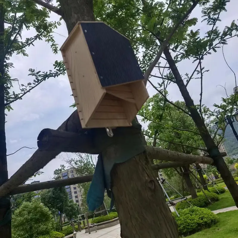 Holz-Nistkasten für Fledermäuse