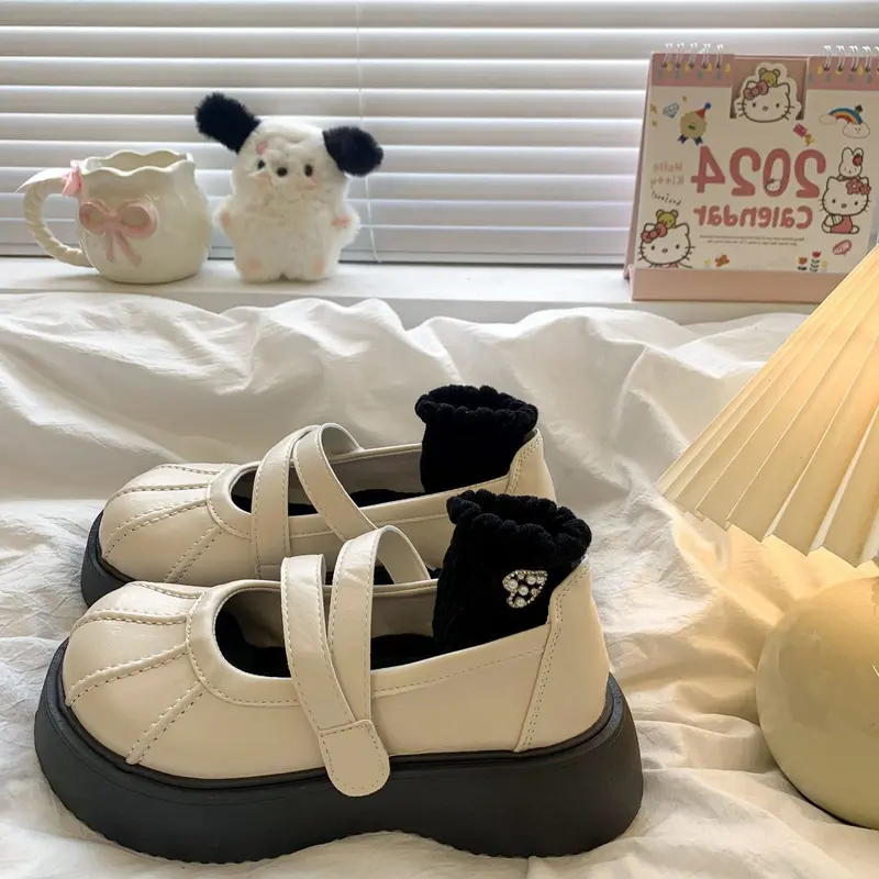 Japan-inspirierte Leder-Halbschuhe mit Absatz