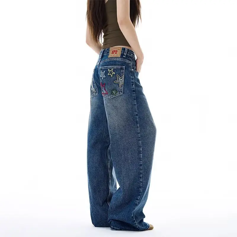 Jeans mit hoher Taille, lockere Passform und Vintage-Stickerei