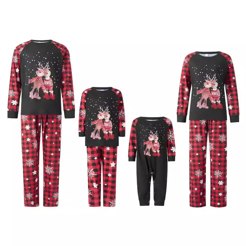 Kariertes Familien-Pyjama-Set mit Hirschgeweih