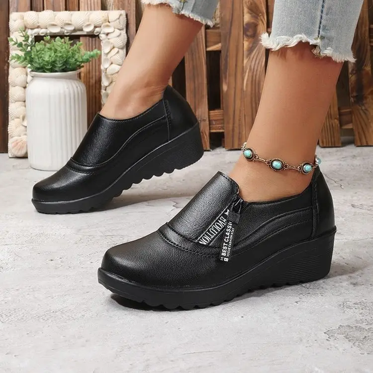 Keile-Absatz Mules mit weicher Sohle