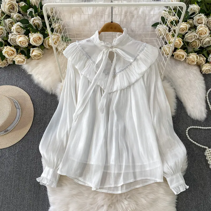 Klassische Bluse mit Spitzenbesatz