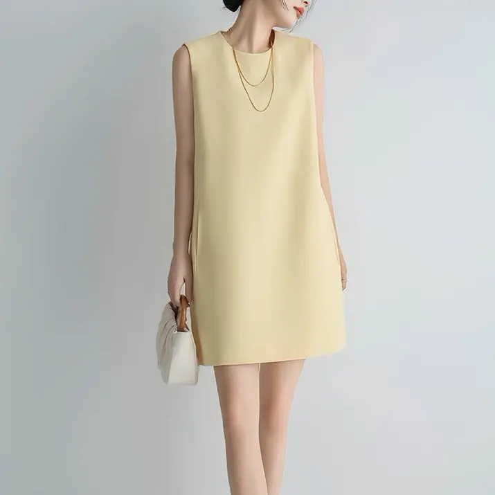 Klassisches gerades chic Kurzkleid ohne Ärmel