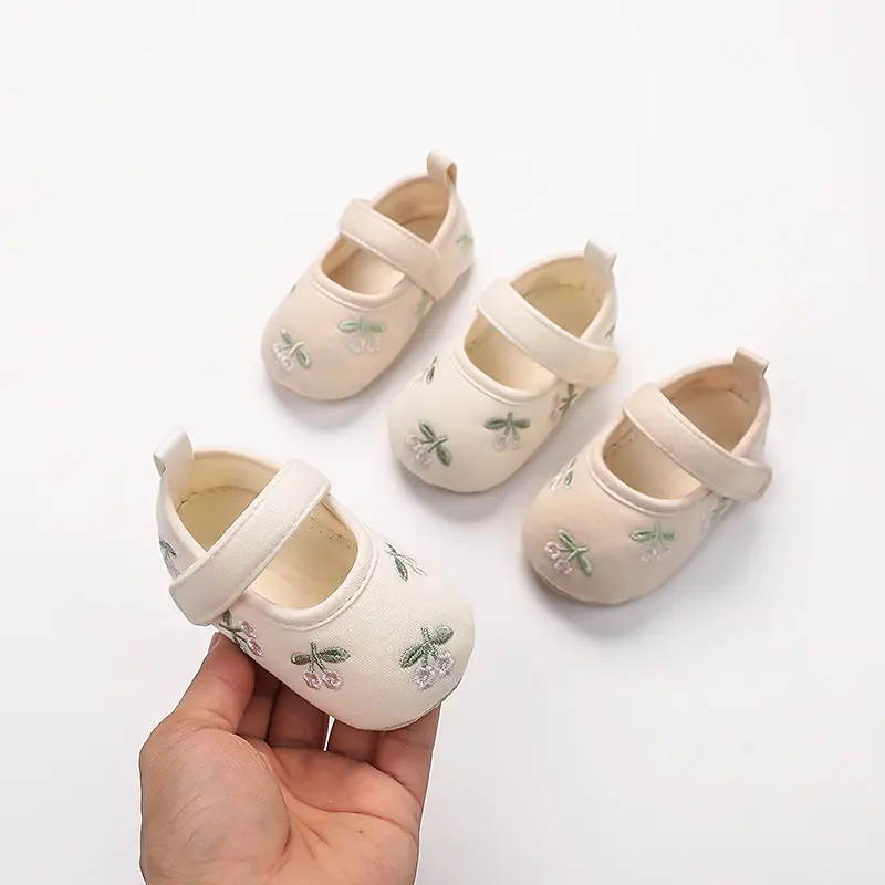 Kleine Blumen Stickerei Schuhe