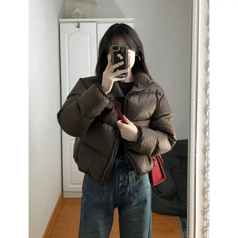 Kurze Daunenjacke für Damen – Kaffeebraun