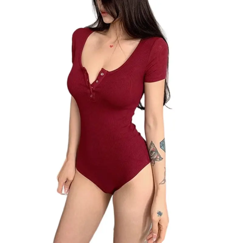 Kurzer Jumpsuit mit Knopfleiste