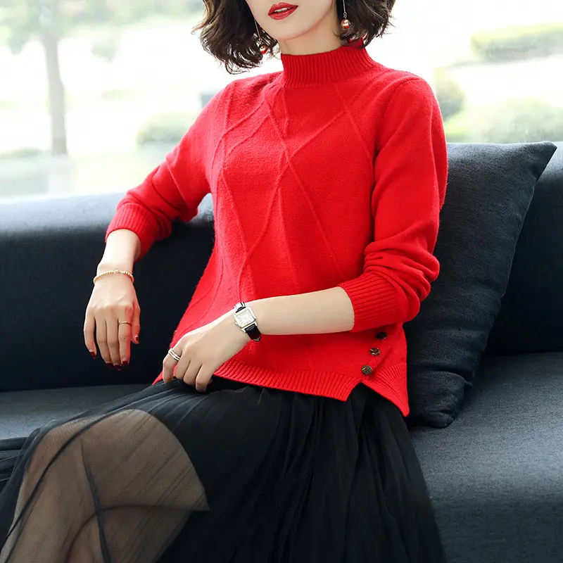 Kurzer Strickpullover mit Rollkragen und Schlitz