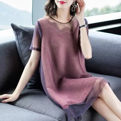 Kurzes Damenkleid mit Kapuze & Strass