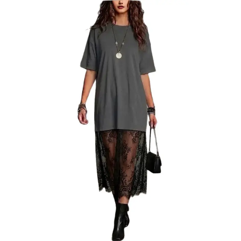 Kurzes Kleid mit Spitze und Rundhals