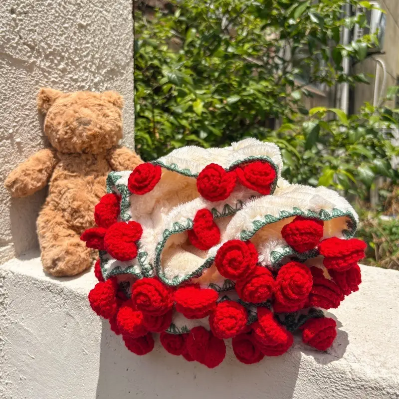Kuscheliger Fleece-Überwurf mit Rosen-Design