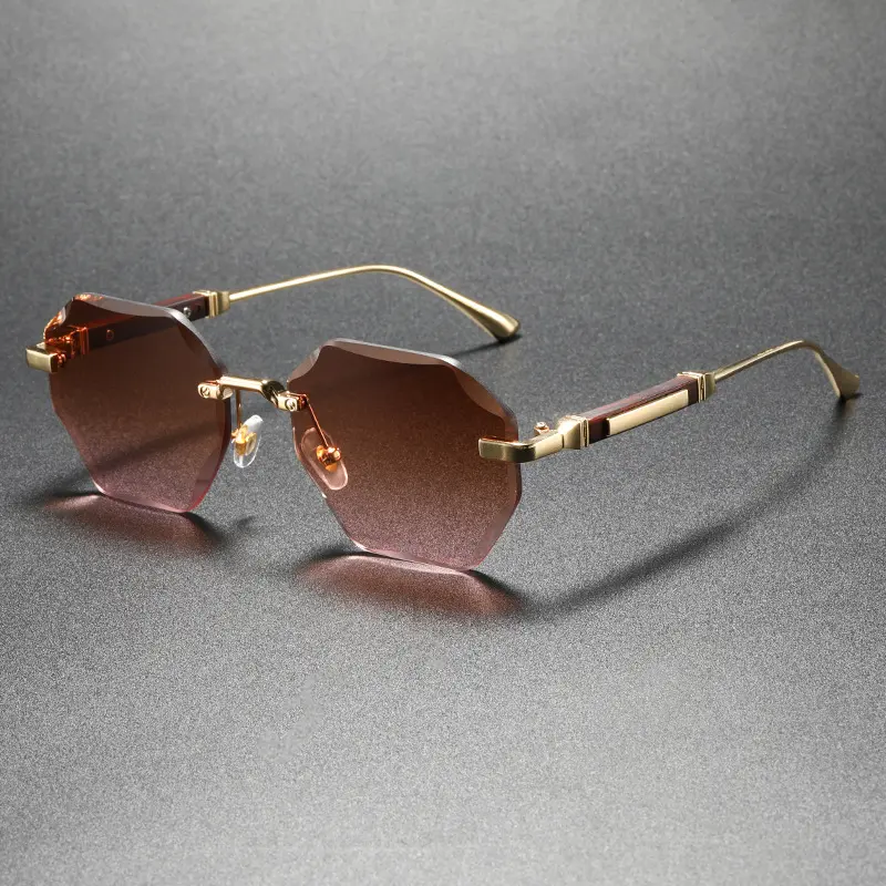 Luxuriöse polygonale Sonnenbrille mit Farbverlauf