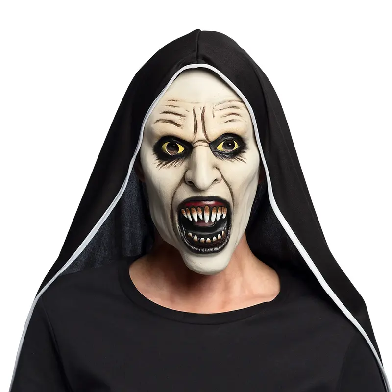 Maske mit Kapuze