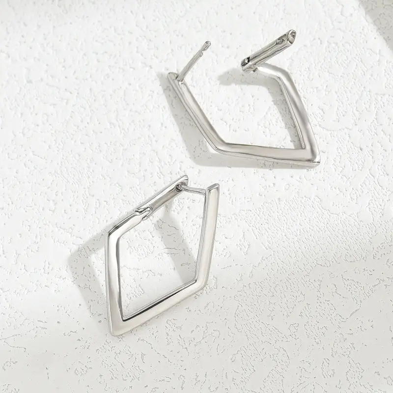 Minimalistische geometrische Ohrstecker