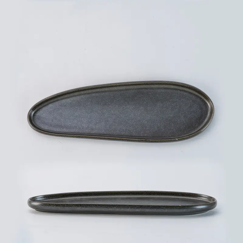 Minimalistische Keramik-Geschirr